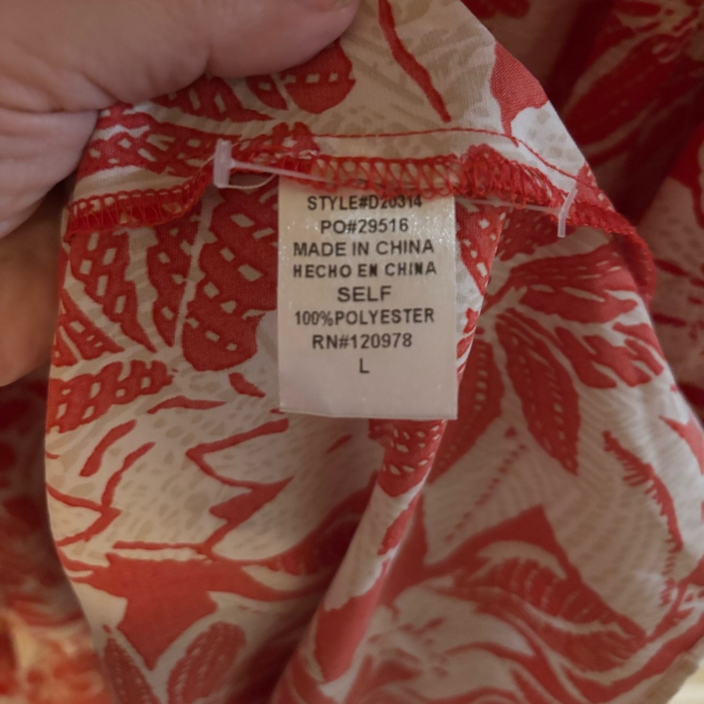Entro Dress with Red and White Floral Pattern - Picture 8 of 8